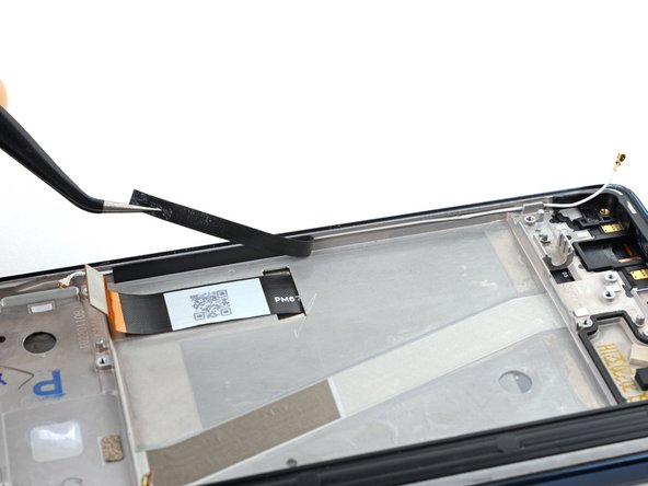 Motorola Moto G Stylus 5G (2022) Screen Replacement, Remove the antenna cable tape: crwdns2935265:047crwdnd2935265:02crwdnd2935265:03crwdne2935265:0