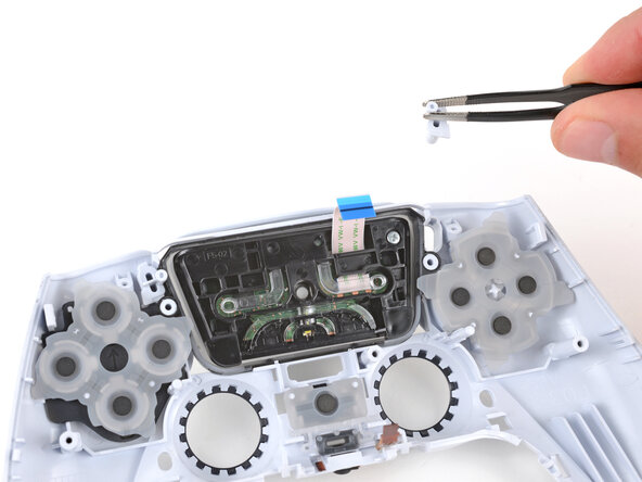 DualSense Controller V5 Buttons Replacement, Remove the buttons: crwdns2935265:028crwdnd2935265:02crwdnd2935265:03crwdne2935265:0