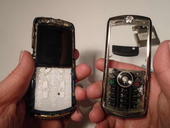 Motorola SLVR L9 Front Panel Replacement: crwdns2935265:010crwdnd2935265:03crwdnd2935265:03crwdne2935265:0