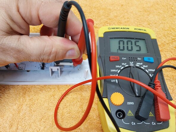 Reparación luminaria de emergencia AERLUX cambio condensador 1,2 uF: paso 3, imagen 3 de 3
