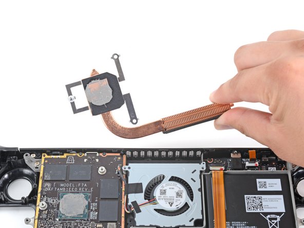 Steam Deck Front Shell Replacement, Remove the heatsink: crwdns2935265:050crwdnd2935265:03crwdnd2935265:03crwdne2935265:0