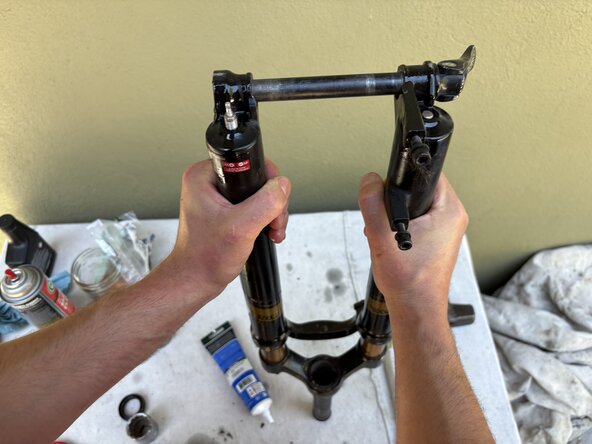 Fox32 Mountain Bike Front Air Suspension Fork Seal and Oil Replacement: étape 44, image 1 de 2