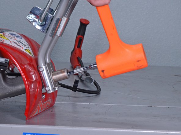 Mantis Tiller 7940 (2017) Worm Shaft Replacement, Tap out the worm shaft assembly: crwdns2935265:024crwdnd2935265:02crwdnd2935265:03crwdne2935265:0