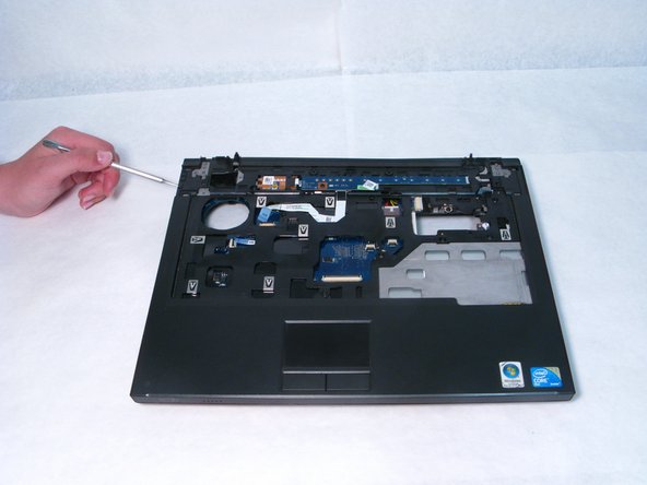 Dell Vostro 1320 USB Port Replacement: crwdns2935265:010crwdnd2935265:02crwdnd2935265:03crwdne2935265:0