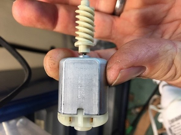 2012 Toyota Highlander Door Lock Actuator Motor Replacement, Replace the motor: crwdns2935265:021crwdnd2935265:03crwdnd2935265:03crwdne2935265:0