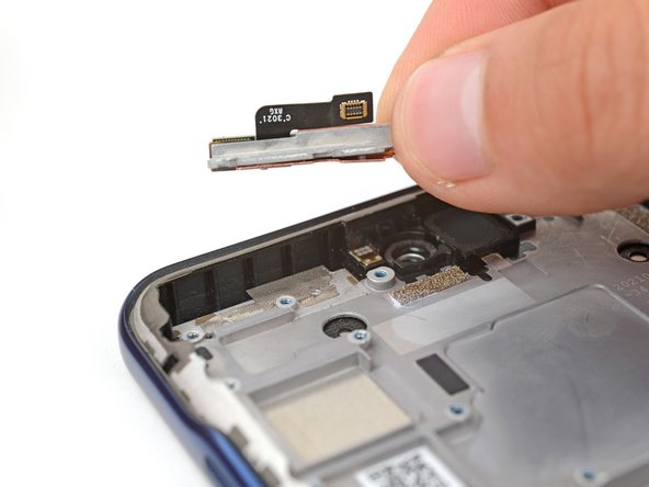 Motorola Edge 5G UW (2022) Screen Replacement, Remove the top 5G mmWave antenna: crwdns2935265:044crwdnd2935265:03crwdnd2935265:03crwdne2935265:0