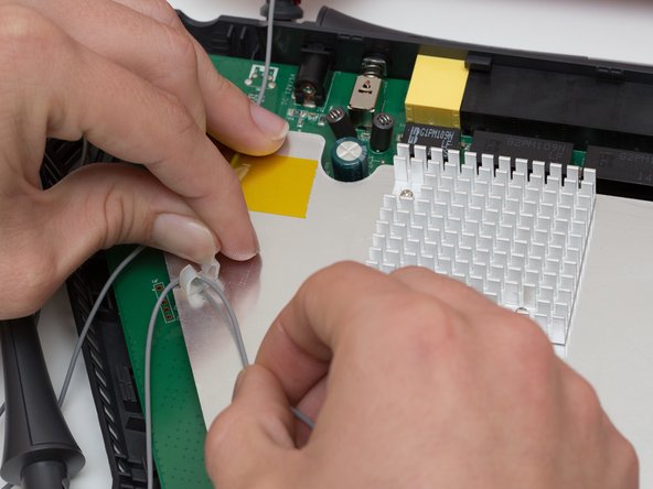 D-Link DIR-890L Power Switch Replacement: crwdns2935265:07crwdnd2935265:03crwdnd2935265:03crwdne2935265:0