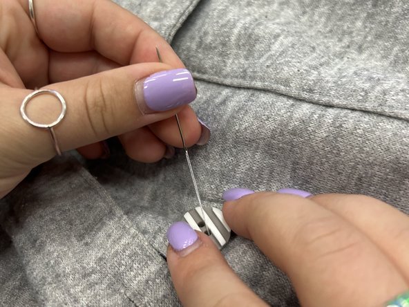 Two-Hole Button Replacement: crwdns2935265:05crwdnd2935265:02crwdnd2935265:02crwdne2935265:0