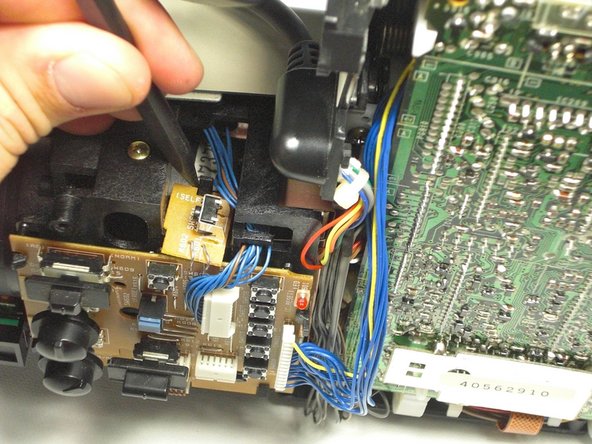 RCA CC310 Effect Button Circuit Board Replacement: crwdns2935265:06crwdnd2935265:02crwdnd2935265:03crwdne2935265:0