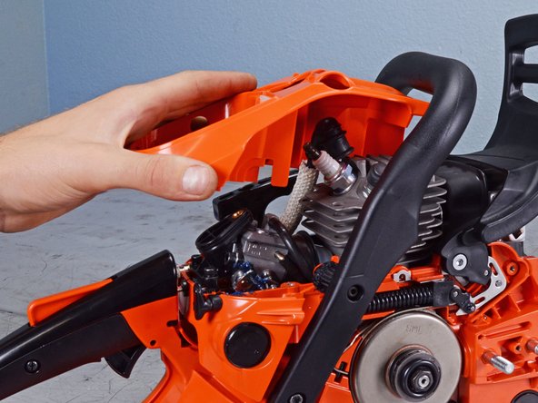 Echo Chain Saw CS4910 2020 Piston Assembly Replacement, Remove the engine cover: crwdns2935265:011crwdnd2935265:03crwdnd2935265:03crwdne2935265:0