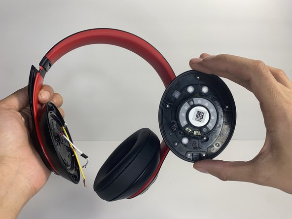 Beats Studio3 Wireless Left Driver Assembly Replacement: crwdns2935265:05crwdnd2935265:03crwdnd2935265:03crwdne2935265:0