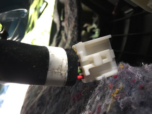 2012 Toyota Highlander Door Lock Actuator Motor Replacement, Remove Door Panel Electrical Connector: crwdns2935265:06crwdnd2935265:03crwdnd2935265:03crwdne2935265:0