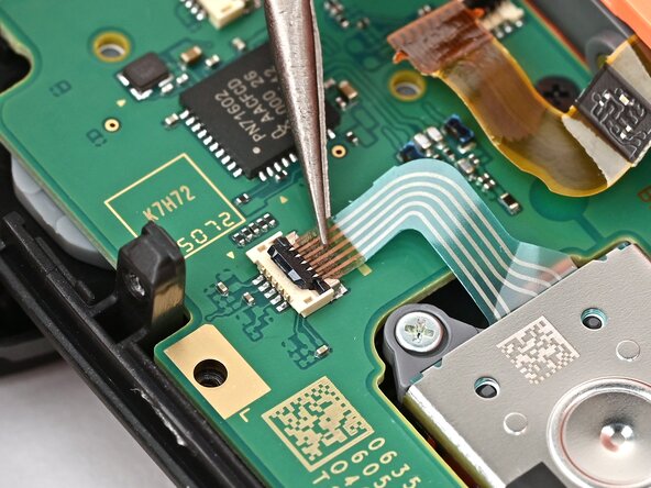 Joy-Con 2 (Right) Joystick Replacement, Connect the cables: crwdns2935265:034crwdnd2935265:02crwdnd2935265:03crwdne2935265:0