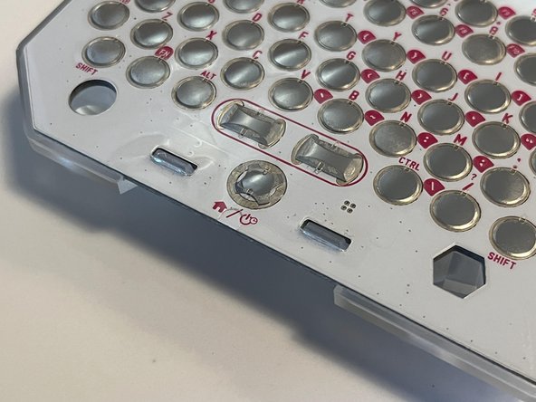 Pocket C.H.I.P. Teardown, Remove the back: crwdns2935265:04crwdnd2935265:02crwdnd2935265:03crwdne2935265:0