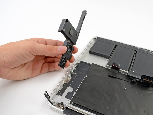 MacBook Pro 15" Retina Display Mid 2012 Upper Case Assembly Replacement: crwdns2935265:040crwdnd2935265:02crwdnd2935265:02crwdne2935265:0