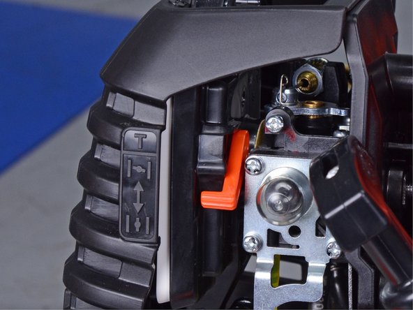 Carburetor Adjustment, Open the choke: crwdns2935265:04crwdnd2935265:03crwdnd2935265:03crwdne2935265:0