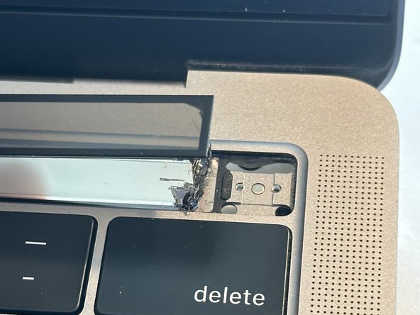 2018 MacBook Pro 13" Touch Bar Replacement, Start removing the Touch Bar: crwdns2935265:040crwdnd2935265:02crwdnd2935265:03crwdne2935265:0