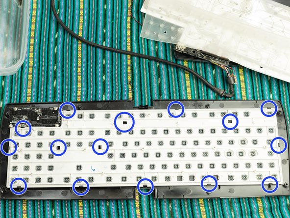 How to disassemble for cleaning, Separating the front plate: passo 7, immagine 3 di 3