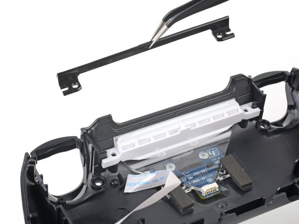DualShock 4 Ribbon Cable Replacement, Remove the light bar bracket: crwdns2935265:014crwdnd2935265:02crwdnd2935265:03crwdne2935265:0