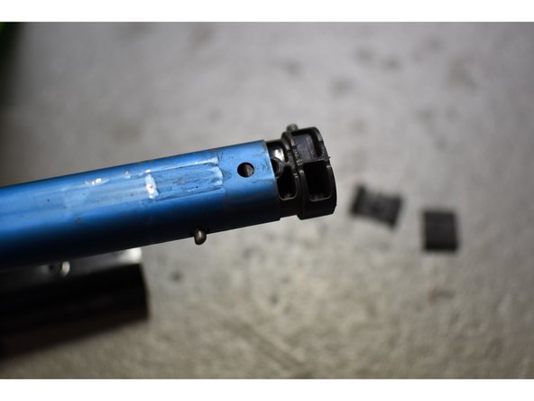 L.L.Bean Rolling Backpack Handle disassembly and lubrication, Remove middle shaft cap: crwdns2935265:010crwdnd2935265:02crwdnd2935265:02crwdne2935265:0