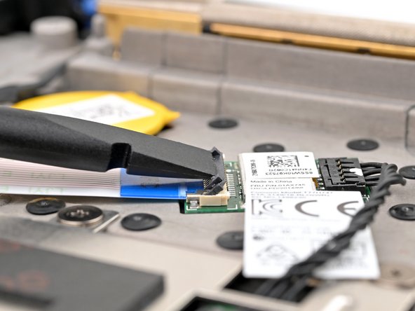 Lenovo ThinkPad T16 Gen 3 NFC Reader Replacement, Disconnect the ribbon cable: stap 0, afbeelding 2 van 3