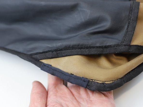 How to Repair a Loose Webbing Strap in a Backpack, Sew the "binding" strap to the inner part: crwdns2935265:011crwdnd2935265:02crwdnd2935265:03crwdne2935265:0