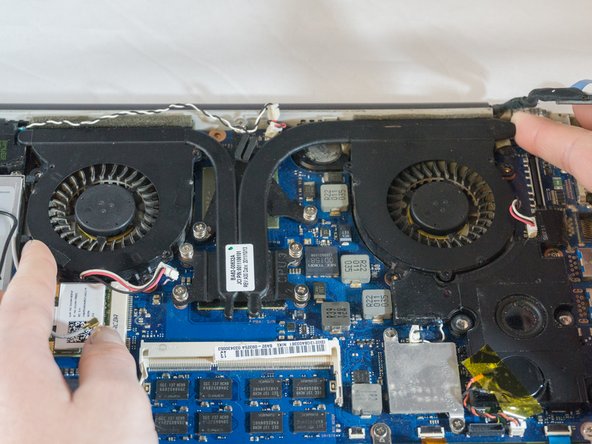 Samsung NP700Z5AH Fan Replacement: crwdns2935265:012crwdnd2935265:02crwdnd2935265:03crwdne2935265:0