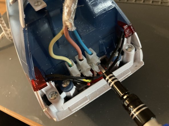 ASDA ES177 Steam Iron Power cord Replacement, Release the cord from the connector: crwdns2935265:04crwdnd2935265:02crwdnd2935265:03crwdne2935265:0