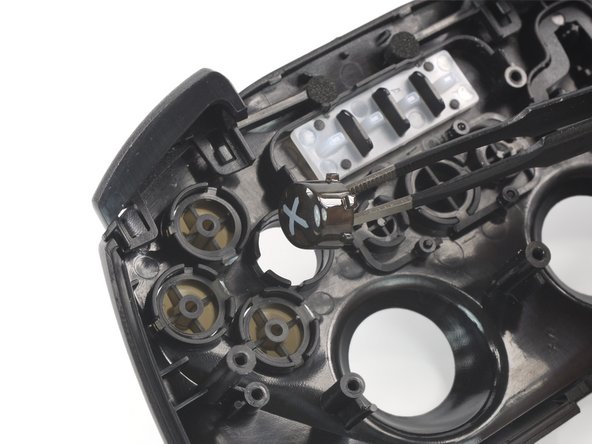 SteelSeries Nimbus+ Controller Face Buttons Replacement, Remove the face buttons: étape 16, image 2 de 3