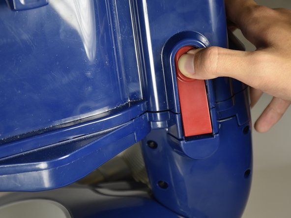 Shark Navigator Lift-Away Deluxe NV360 Power Button Replacement, Power Button: crwdns2935265:06crwdnd2935265:02crwdnd2935265:02crwdne2935265:0