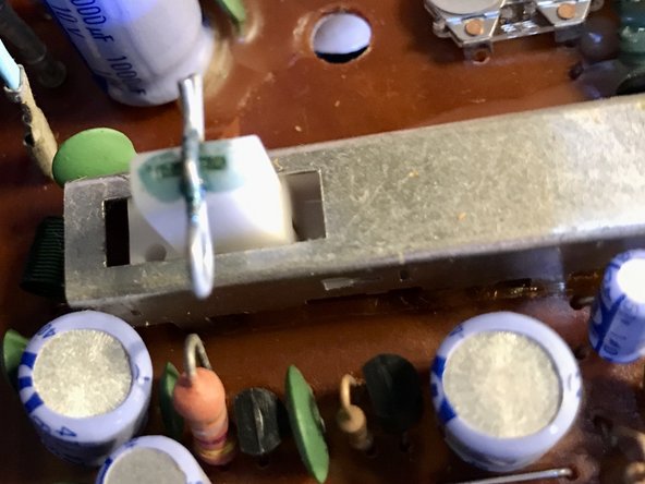 Panasonic RF-1101 Radio Disassembly, Battery or AC selector: crwdns2935265:06crwdnd2935265:03crwdnd2935265:03crwdne2935265:0