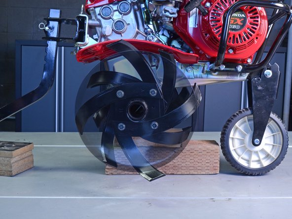 Honda FC600 Tiller Tine Replacement, Remove the Tine: crwdns2935265:05crwdnd2935265:02crwdnd2935265:03crwdne2935265:0