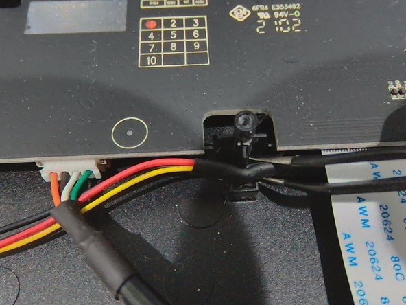 Razer Blackwidow V3 Pro Battery Replacement, Removing the wire: crwdns2935265:011crwdnd2935265:02crwdnd2935265:03crwdne2935265:0