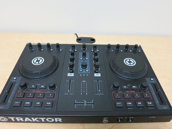 Native Instruments Traktor Kontrol S2 MK1: Disassembly and Jog Wheel Replacement: crwdns2935265:022crwdnd2935265:03crwdnd2935265:03crwdne2935265:0