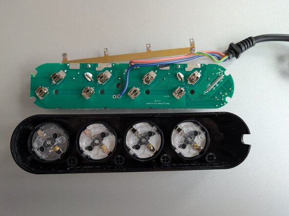 Smontaggio della Shelly Power Strip 4 Gen4: passo 4, immagine 1 di 1