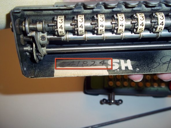 Disassembling a Monroe LA-160 calculator: crwdns2935265:06crwdnd2935265:03crwdnd2935265:03crwdne2935265:0