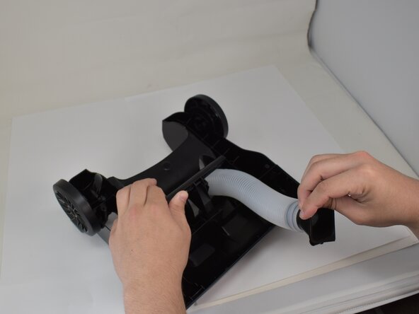 Bissell CleanView Compact 3508 Lower Hose Replacement: crwdns2935265:09crwdnd2935265:02crwdnd2935265:03crwdne2935265:0