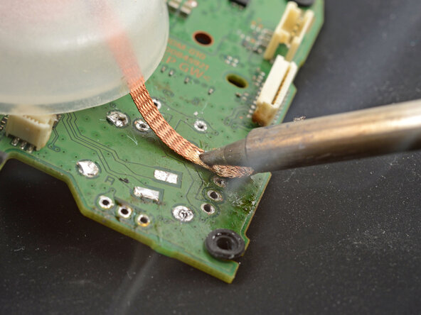 DualSense Controller v2 Joystick Replacement, Clean up the through-holes: crwdns2935265:050crwdnd2935265:02crwdnd2935265:02crwdne2935265:0