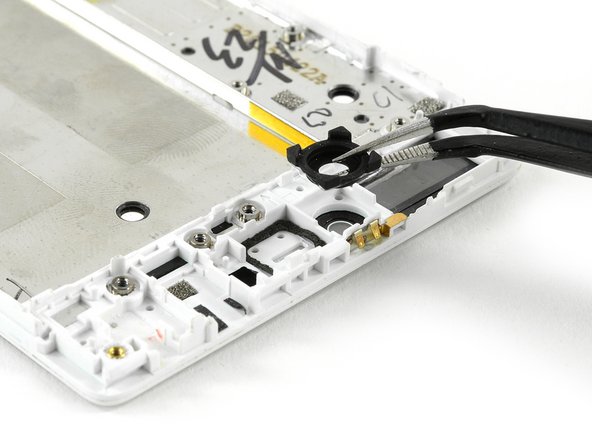 Huawei P8 Display with Frame Replacement: step 19, image 3 of 3