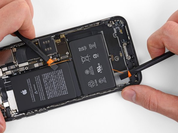 iPhone XS Max Battery Replacement, Alternative method to unstick the battery from the case: crwdns2935265:049crwdnd2935265:02crwdnd2935265:03crwdne2935265:0