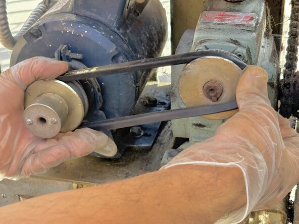 How to Replace the Tension Belt On A Sliding Gate Opener: étape 3, image 2 de 2