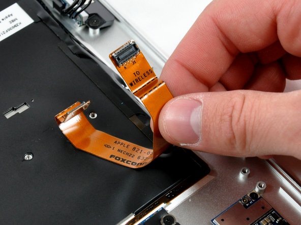 MacBook Air Models A1237 and A1304 Upper Case Replacement: crwdns2935265:040crwdnd2935265:02crwdnd2935265:02crwdne2935265:0