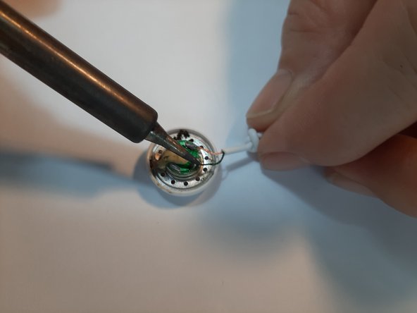 How to Replace your Earbud's Cable: crwdns2935265:07crwdnd2935265:02crwdnd2935265:03crwdne2935265:0