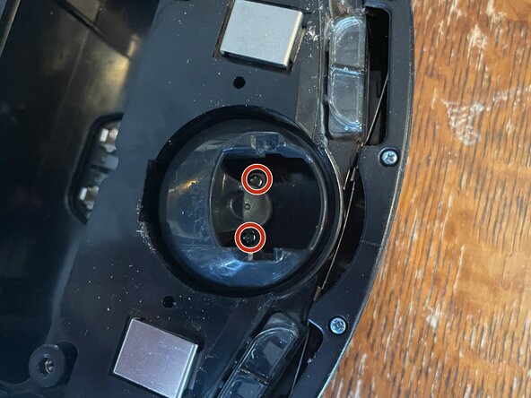 iRobot Roomba 581 Teardown, Caster Assembly: crwdns2935265:04crwdnd2935265:02crwdnd2935265:03crwdne2935265:0