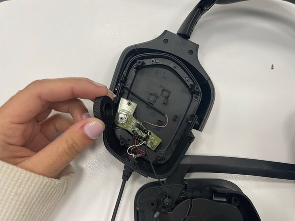 Logitech G432 Volume Button Replacement: crwdns2935265:04crwdnd2935265:02crwdnd2935265:02crwdne2935265:0