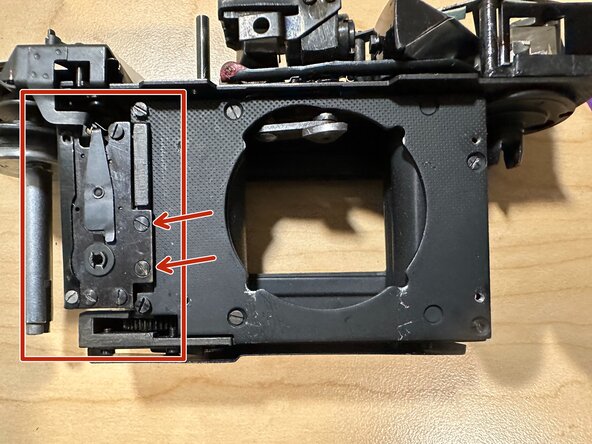 Cleaning & lubricating a GOMZ Leningrad, Remove the winder spool: crwdns2935265:07crwdnd2935265:03crwdnd2935265:03crwdne2935265:0