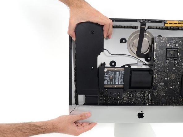 iMac Intel 21.5" EMC 2889 Left Speaker Replacement: crwdns2935265:035crwdnd2935265:02crwdnd2935265:03crwdne2935265:0