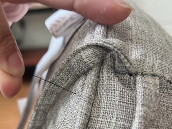 How to Sew a Cloth Seat Cushion Strap: passo 12, immagine 3 di 3