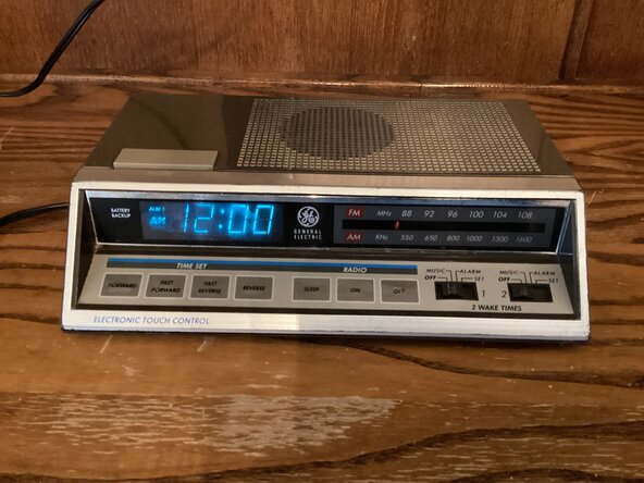 1976 General Electric Clock Radio Teardown, 1976 General Electric Clock Radio Teardown: crwdns2935265:01crwdnd2935265:02crwdnd2935265:02crwdne2935265:0
