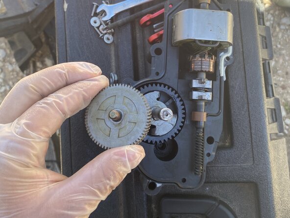 1986 Pontiac Fiero Headlight Motor Gear Replacement: crwdns2935265:09crwdnd2935265:02crwdnd2935265:03crwdne2935265:0